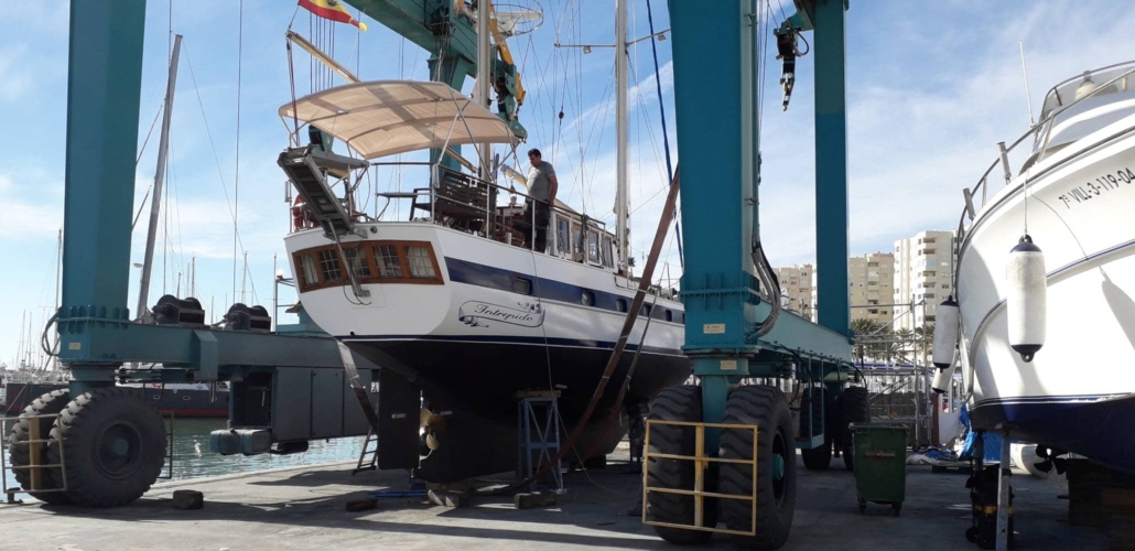 Paseo privado en velero en Estepona.